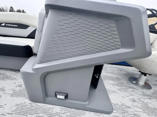 Slide: The Image of Starcraft VX 22 R DH Tritoon 150 Hp W/Trailer 2026 - 29