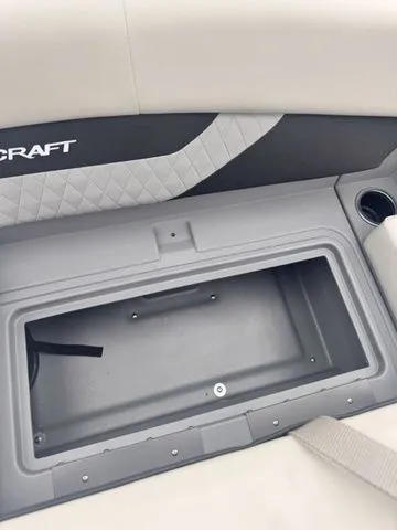 Slide: The Image of Starcraft VX 22 R DH Tritoon 150 Hp W/Trailer 2026 - 34