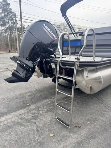 Slide: The Image of Starcraft VX 22 R DH Tritoon 150 Hp W/Trailer 2026 - 4