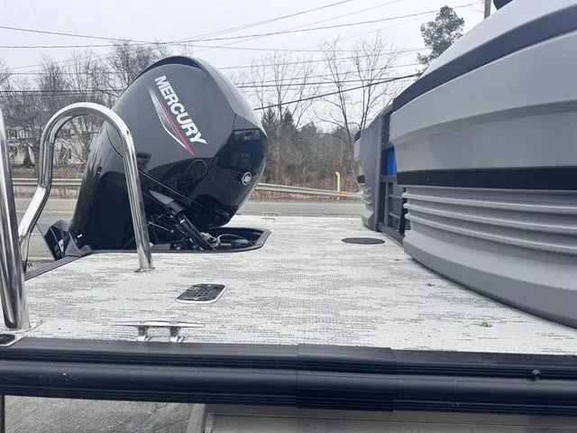 Slide: The Image of Starcraft VX 22 R DH Tritoon 150 Hp W/Trailer 2026 - 43