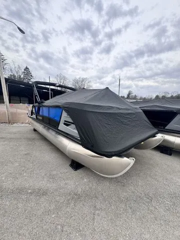 Slide: The Image of Starcraft VX 22 R DH Tritoon 150 Hp W/Trailer 2026 - 44