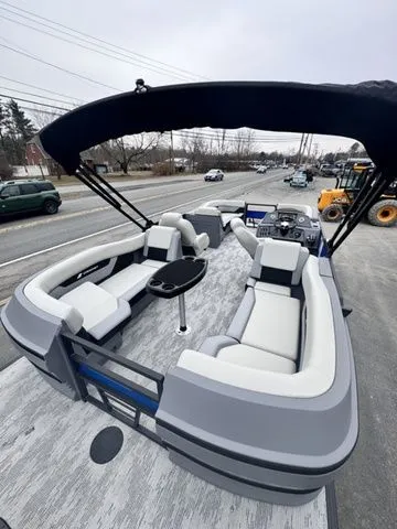 Slide: The Image of Starcraft VX 22 R DH Tritoon 150 Hp W/Trailer 2026 - 6