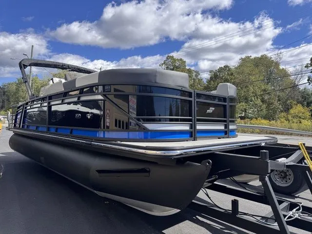 The Image of Starcraft SLS 3 Q DH Tri-Toon Includes 200hp and Trailer 2026 - 1