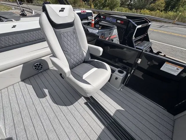 Slide: The Image of Starcraft SLS 3 Q DH Tri-Toon Includes 200hp and Trailer 2026 - 14