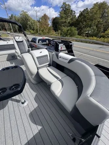 Slide: The Image of Starcraft SLS 3 Q DH Tri-Toon Includes 200hp and Trailer 2026 - 18