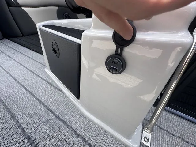 Slide: The Image of Starcraft SLS 3 Q DH Tri-Toon Includes 200hp and Trailer 2026 - 23