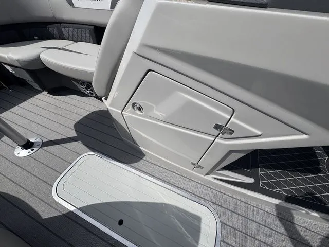 Slide: The Image of Starcraft SLS 3 Q DH Tri-Toon Includes 200hp and Trailer 2026 - 24