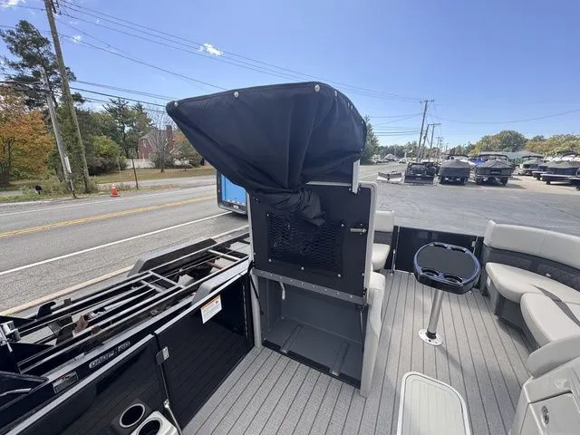 Slide: The Image of Starcraft SLS 3 Q DH Tri-Toon Includes 200hp and Trailer 2026 - 28