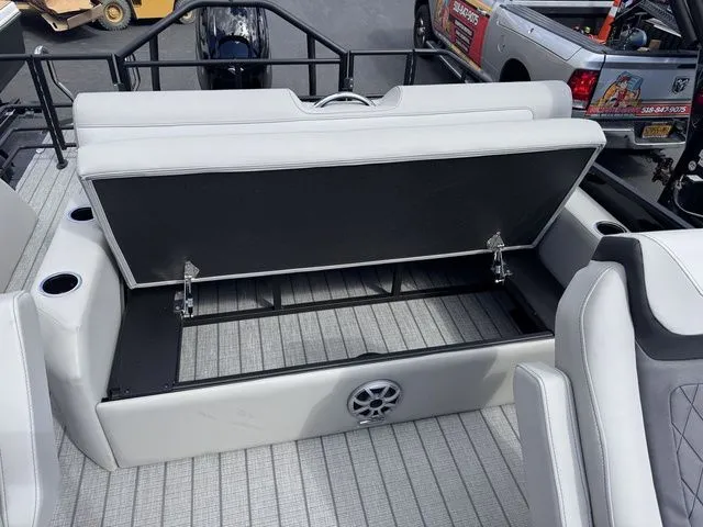 Slide: The Image of Starcraft SLS 3 Q DH Tri-Toon Includes 200hp and Trailer 2026 - 37