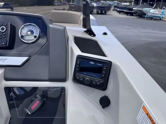 Slide: The Image of Starcraft SLS 3 Q DH Tri-Toon Includes 200hp and Trailer 2026 - 38