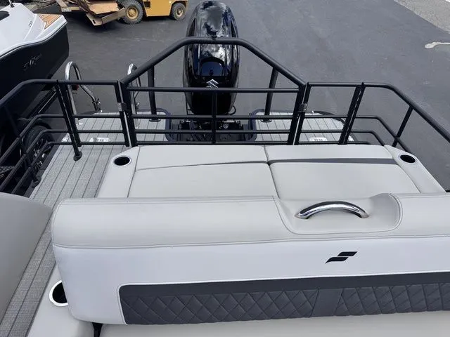 Slide: The Image of Starcraft SLS 3 Q DH Tri-Toon Includes 200hp and Trailer 2026 - 39