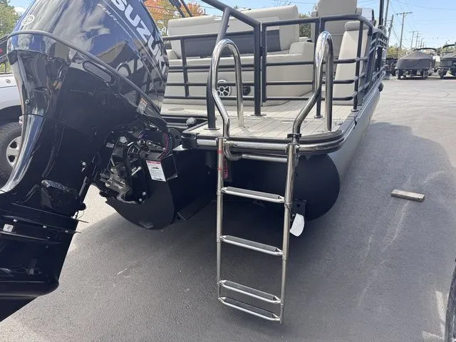 Slide: The Image of Starcraft SLS 3 Q DH Tri-Toon Includes 200hp and Trailer 2026 - 8