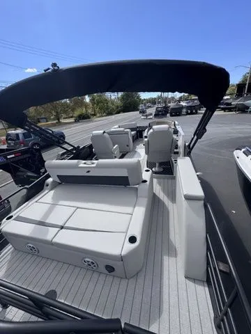 Slide: The Image of Starcraft SLS 3 Q DH Tri-Toon Includes 200hp and Trailer 2026 - 9