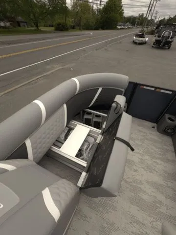 Slide: The Image of Crest Classic 220 SLRC Extended Rear Deck, 90hp, Trailer 2025 - 22