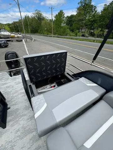 Slide: The Image of Crest Classic 220 SLRC Pontoon w/90hp, Trailer, Extended 2025 - 11