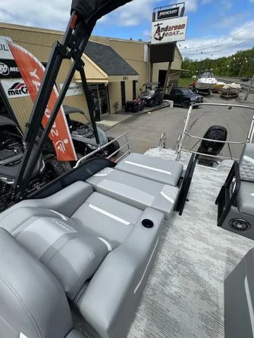 Slide: The Image of Crest Classic 220 SLRC Pontoon w/90hp, Trailer, Extended 2025 - 4