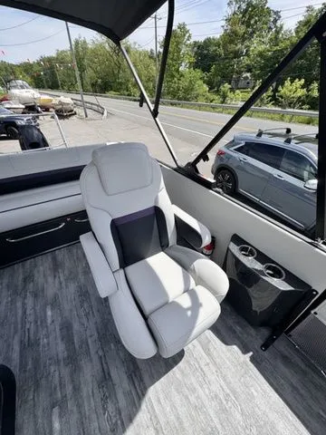 Slide: The Image of Crest Caribbean 230 SLS Tri-Toon w/200hp, Trailer, Exten 2025 - 24