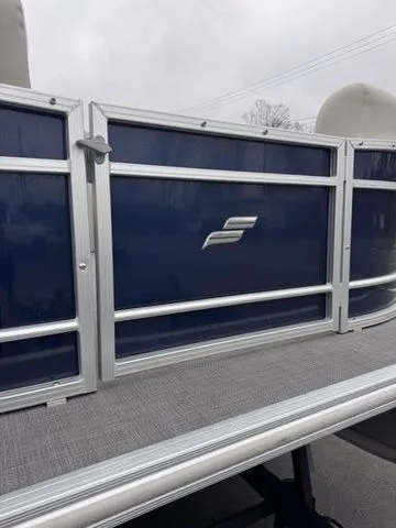 Slide: The Image of Starcraft EX 20 R w/115hp & Trailer 2022 - 29
