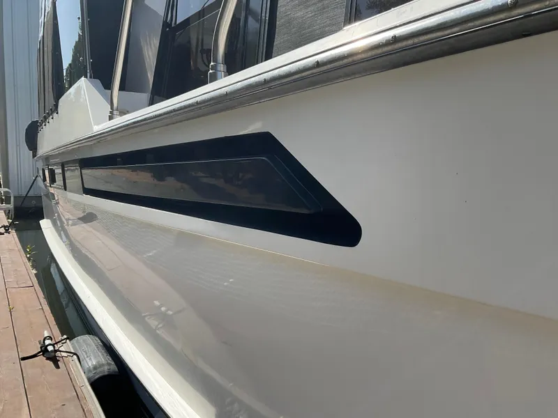 Slide: The Image of Side view of 1990 Ocean Alexander 440 Sundeck CPMY yacht. - 16