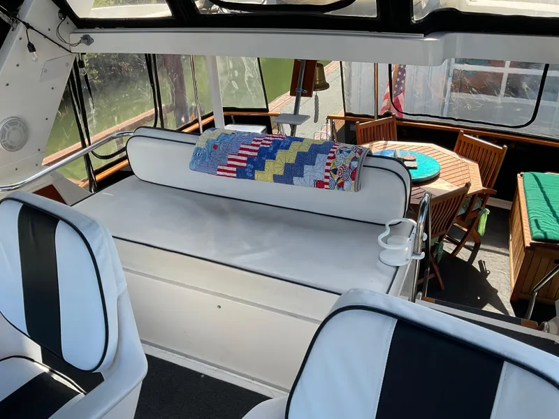 Slide: The Image of Interior of 1990 Ocean Alexander 440 Sundeck CPMY with seating area. - 22