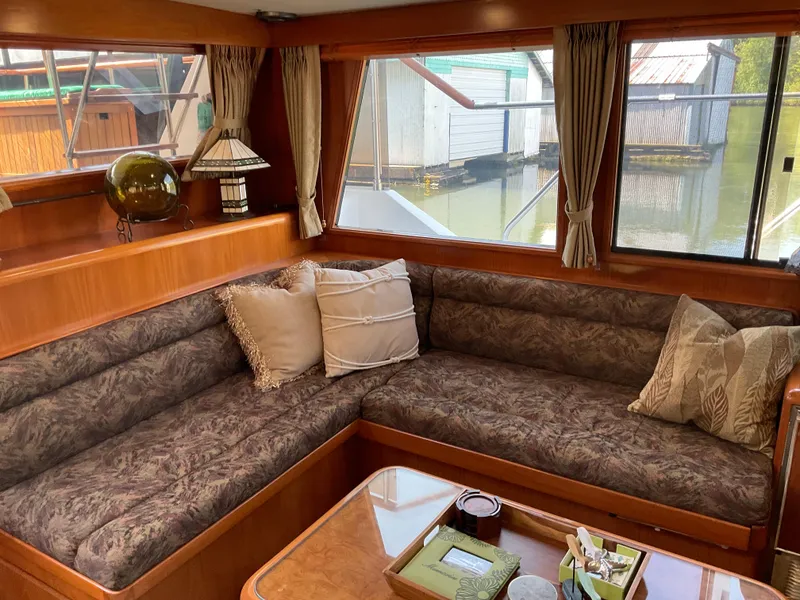 Slide: The Image of Interior of 1990 Ocean Alexander 440 Sundeck CPMY with cozy seating area. - 27