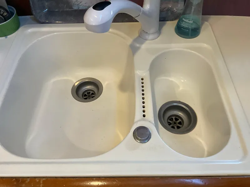 Slide: The Image of Double sink with faucet on Ocean Alexander 440 Sundeck CPMY, 1990. - 35