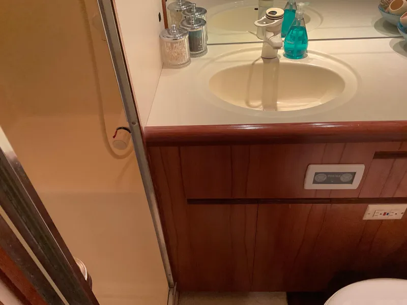 Slide: The Image of Bathroom in 1990 Ocean Alexander 440 Sundeck CPMY. - 38