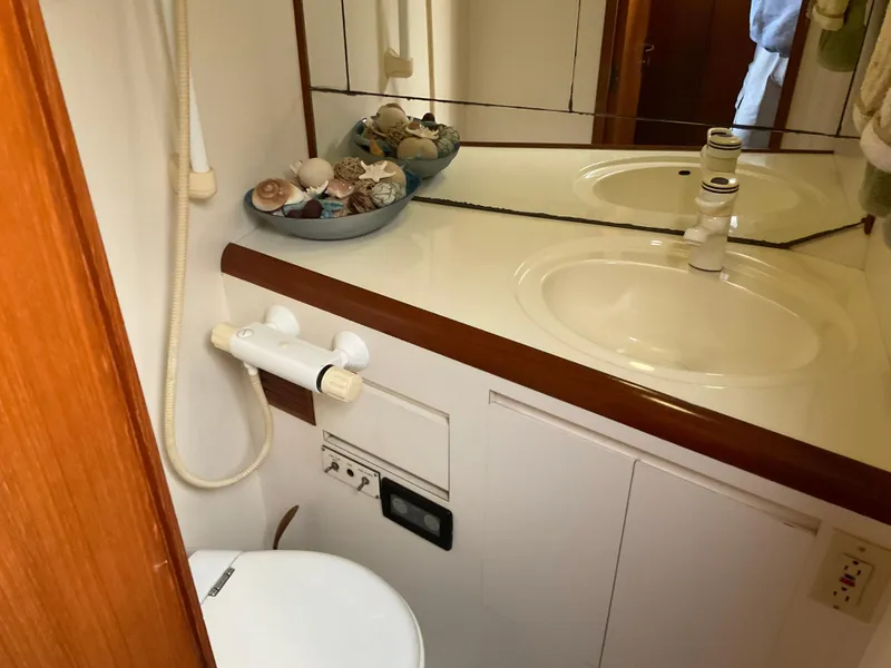 Slide: The Image of Bathroom in 1990 Ocean Alexander 440 Sundeck CPMY with sink and seashell decor. - 40