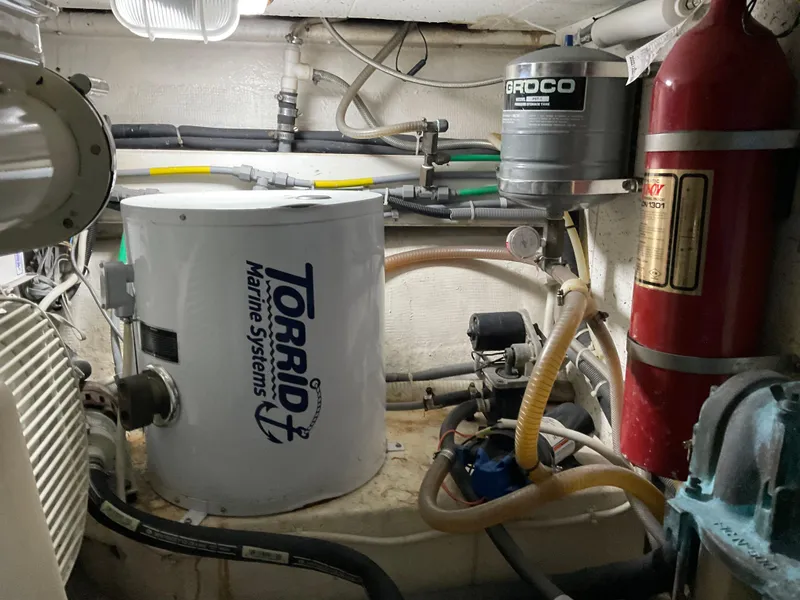 Slide: The Image of Engine room of 1990 Ocean Alexander 440 Sundeck CPMY with Torrid Marine Systems. - 43
