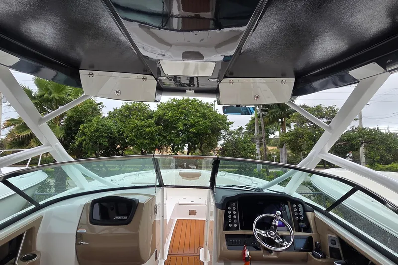 Slide: The Image of Yamaha engine label on 2023 Robalo R317 Dual Console boat, showing model and serial number. - 18
