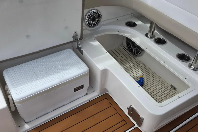 Slide: The Image of 2023 Robalo R317 Dual Console dashboard with Simrad navigation display. - 29