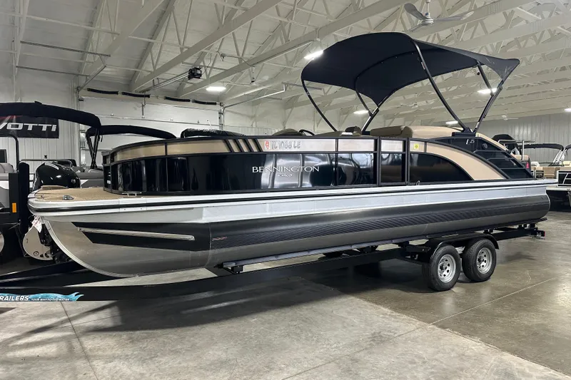The Image of 2023 Bennington 25LTSB pontoon boat on trailer in indoor showroom. - 1
