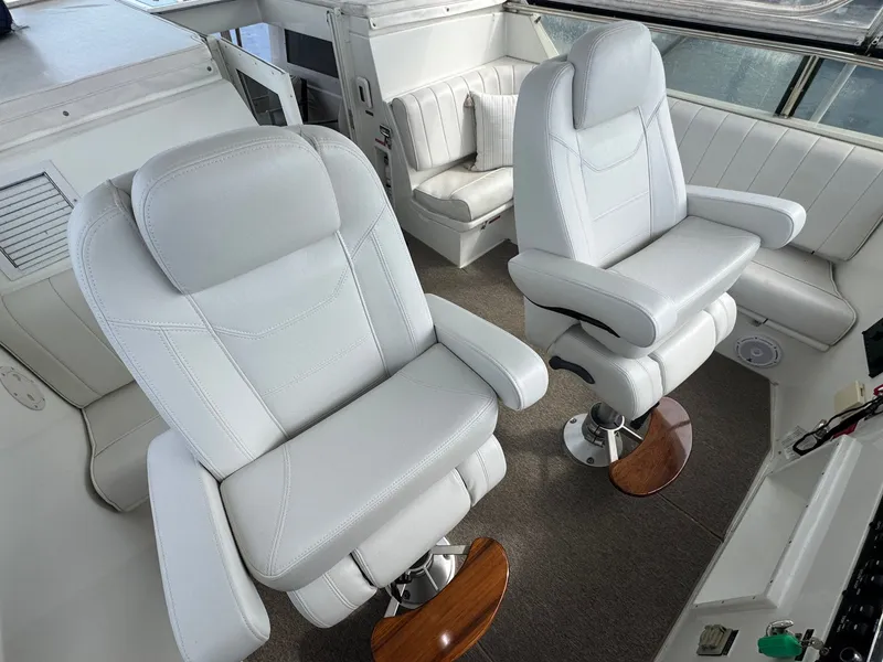 Slide: The Image of Helm Seating - 32