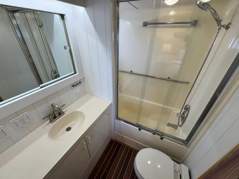 Slide: The Image of Owner's Ensuite - 68