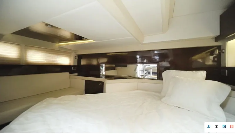 Slide: The Image of Sea Ray 370 Venture 2015 - 11