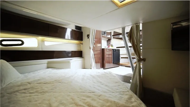 Slide: The Image of Sea Ray 370 Venture 2015 - 12