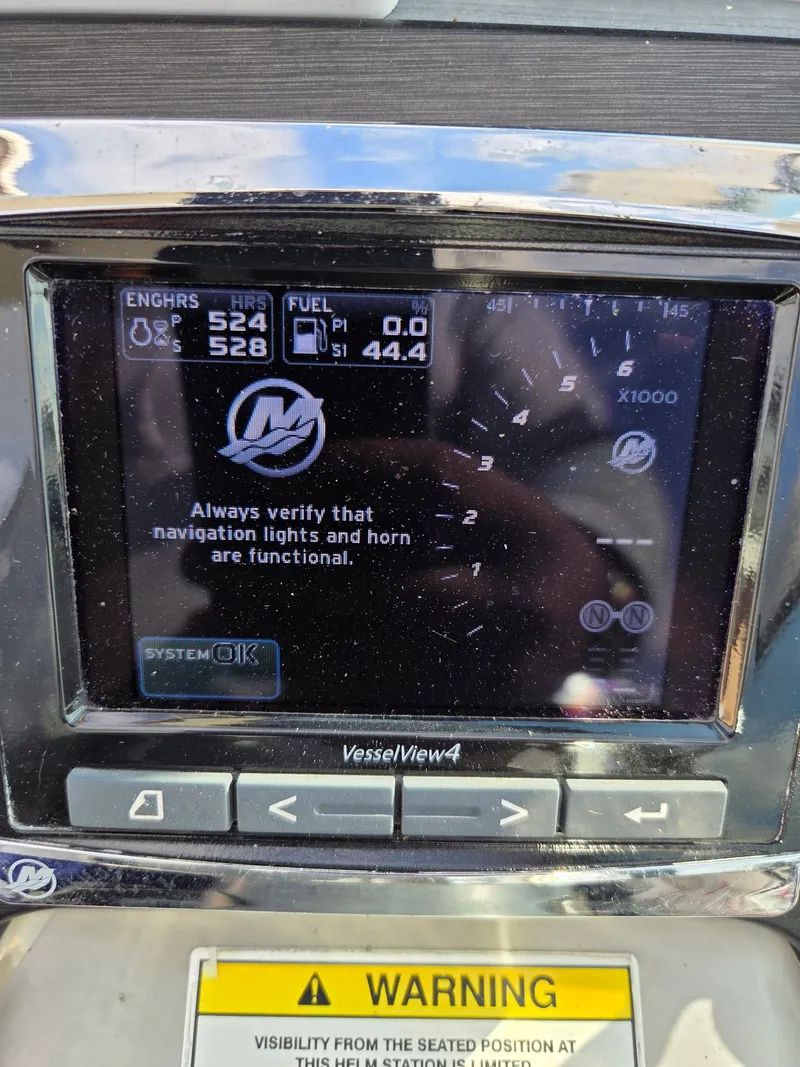 Slide: The Image of Sea Ray 370 Venture 2015 - 13