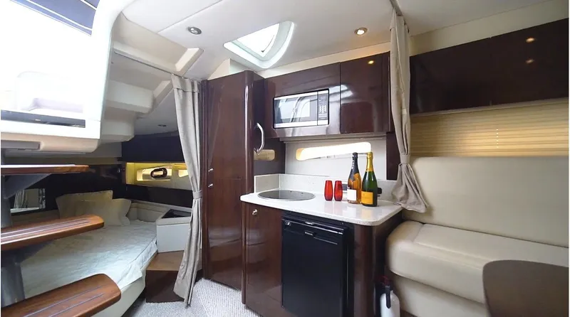 Slide: The Image of Sea Ray 370 Venture 2015 - 3