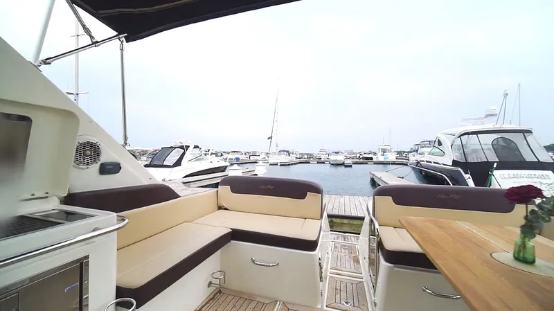 Slide: The Image of Sea Ray 370 Venture 2015 - 4