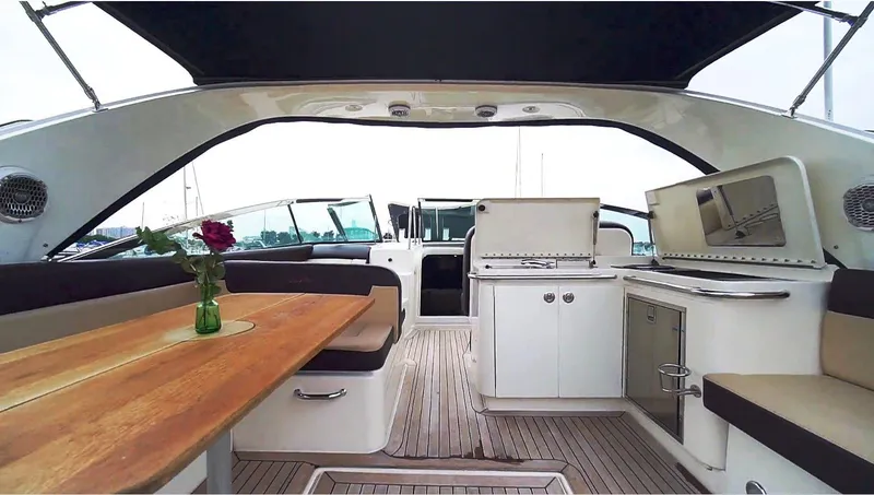 Slide: The Image of Sea Ray 370 Venture 2015 - 5