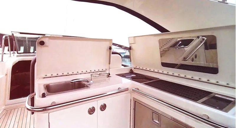 Slide: The Image of Sea Ray 370 Venture 2015 - 6