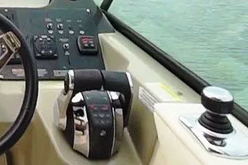 Slide: The Image of Sea Ray 370 Venture 2015 - 8