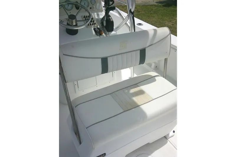 Slide: The Image of 2009 Carolina Skiff 198 DLV Elite boat seat and steering console. - 19