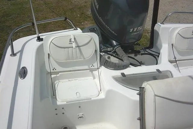 Slide: The Image of 2009 Carolina Skiff 198 DLV Elite boat interior with Yamaha 115 engine. - 24