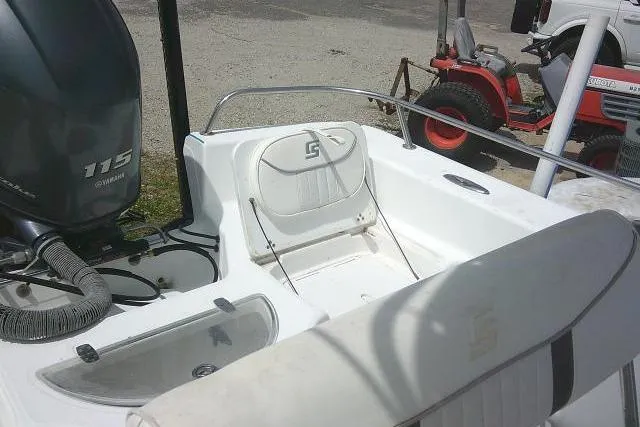 Slide: The Image of 2009 Carolina Skiff 198 DLV Elite boat interior with Yamaha 115 engine. - 25