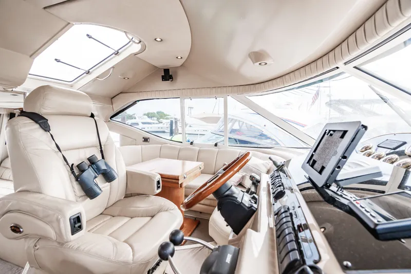 Slide: The Image of Interior of a 2001 Cruisers Yachts 5000 Sedan Sport. - 21