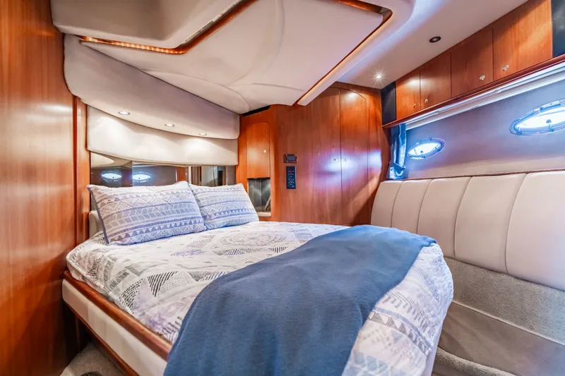 Slide: The Image of Luxurious cabin of the 2001 Cruisers Yachts 5000 Sedan Sport. - 3