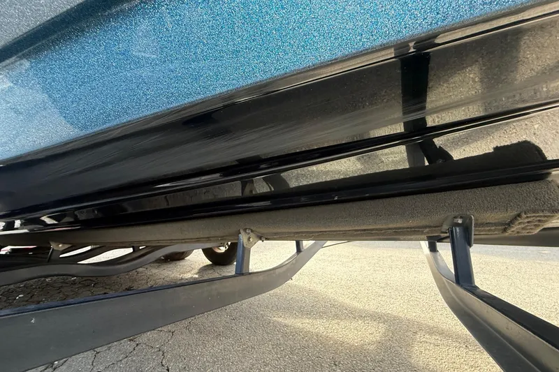 Slide: The Image of 2013 Ranger Z520C Carbon Comanche boat hull and trailer detail. - 13