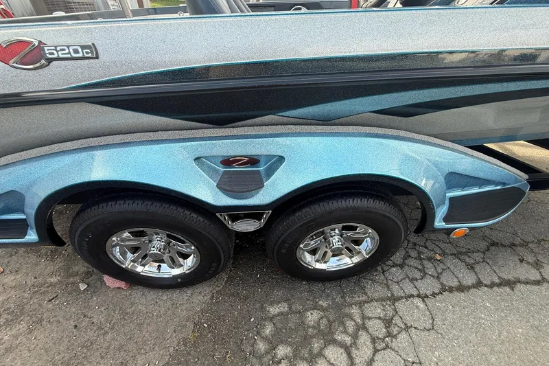 Slide: The Image of 2013 Ranger Z520C Carbon Comanche boat trailer with dual chrome wheels. - 18