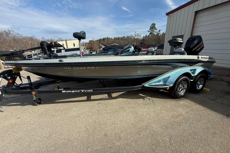 The Image of 2013 Ranger Z520C Carbon Comanche boat on trailer, parked outdoors. - 0